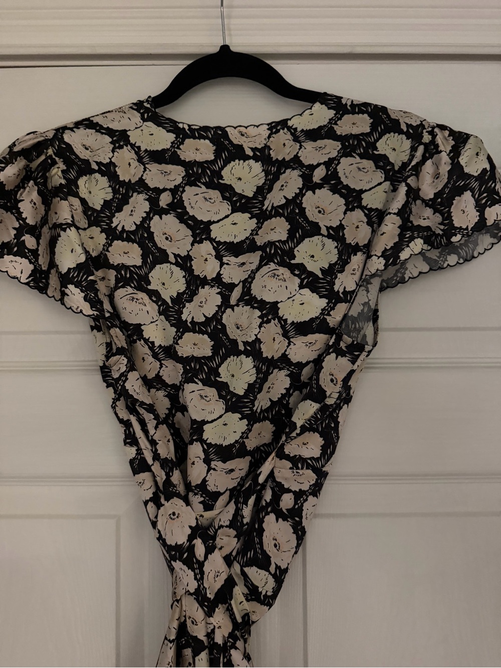 Doen Dianne Mini Dress Black & Cream Floral V-Neck - Picture 5 of 7